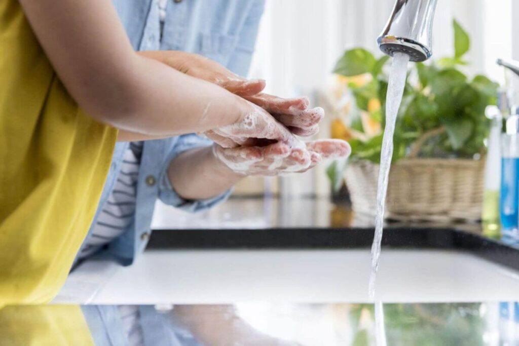 Se laver les mains régulièrement